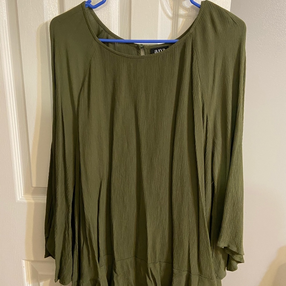 2/$10 a.n.a Green Flowy Top